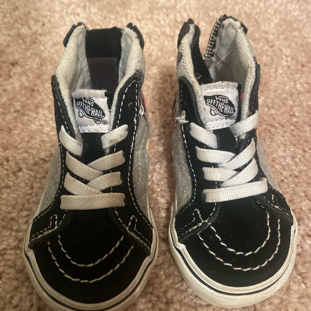 Adorable Mickey vans. - Picture 3 of 3